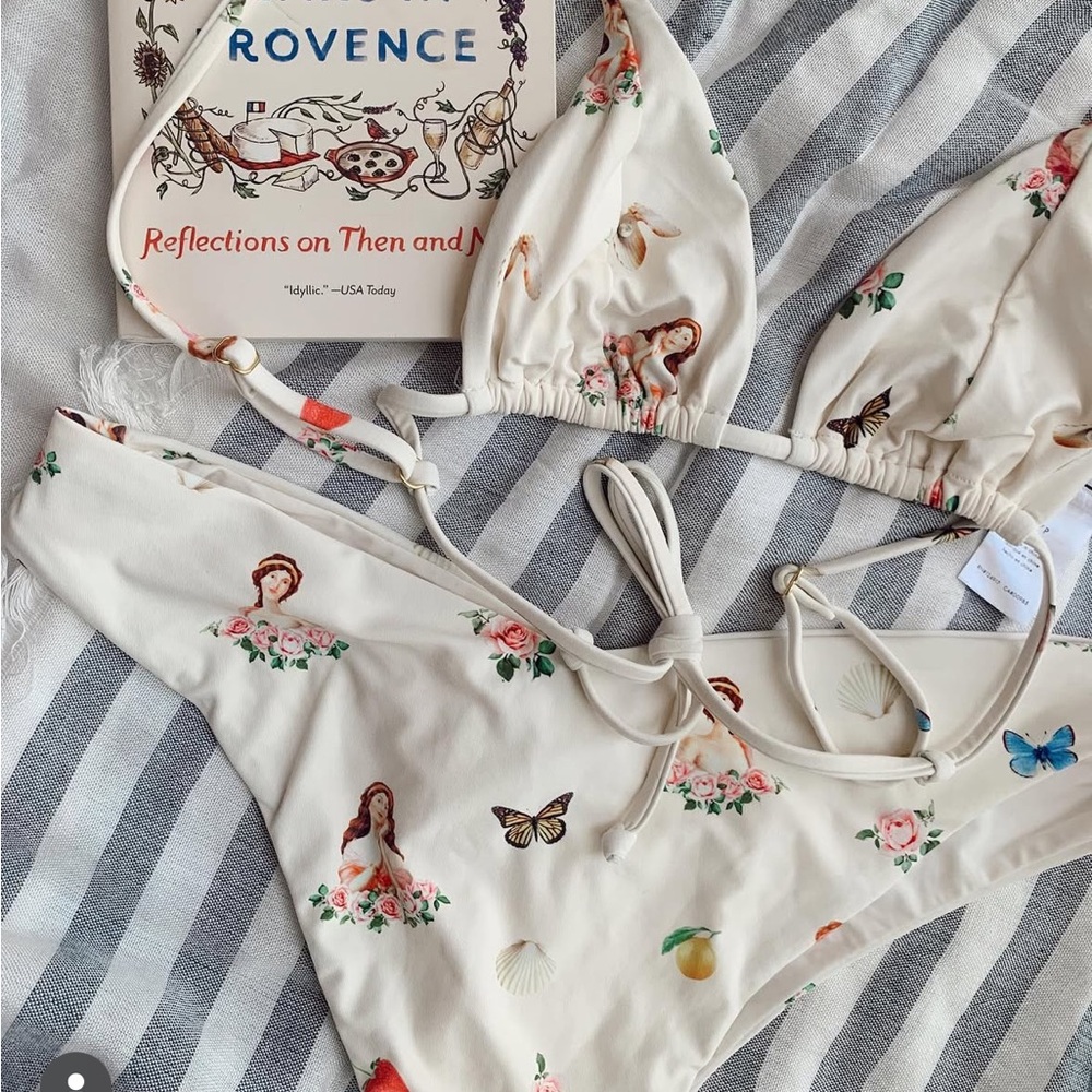 WeWoreWhat Garden Ladies Cream Floral Bikini Set